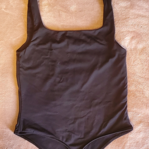 Babaton square neck bodysuit - Picture 3 of 4